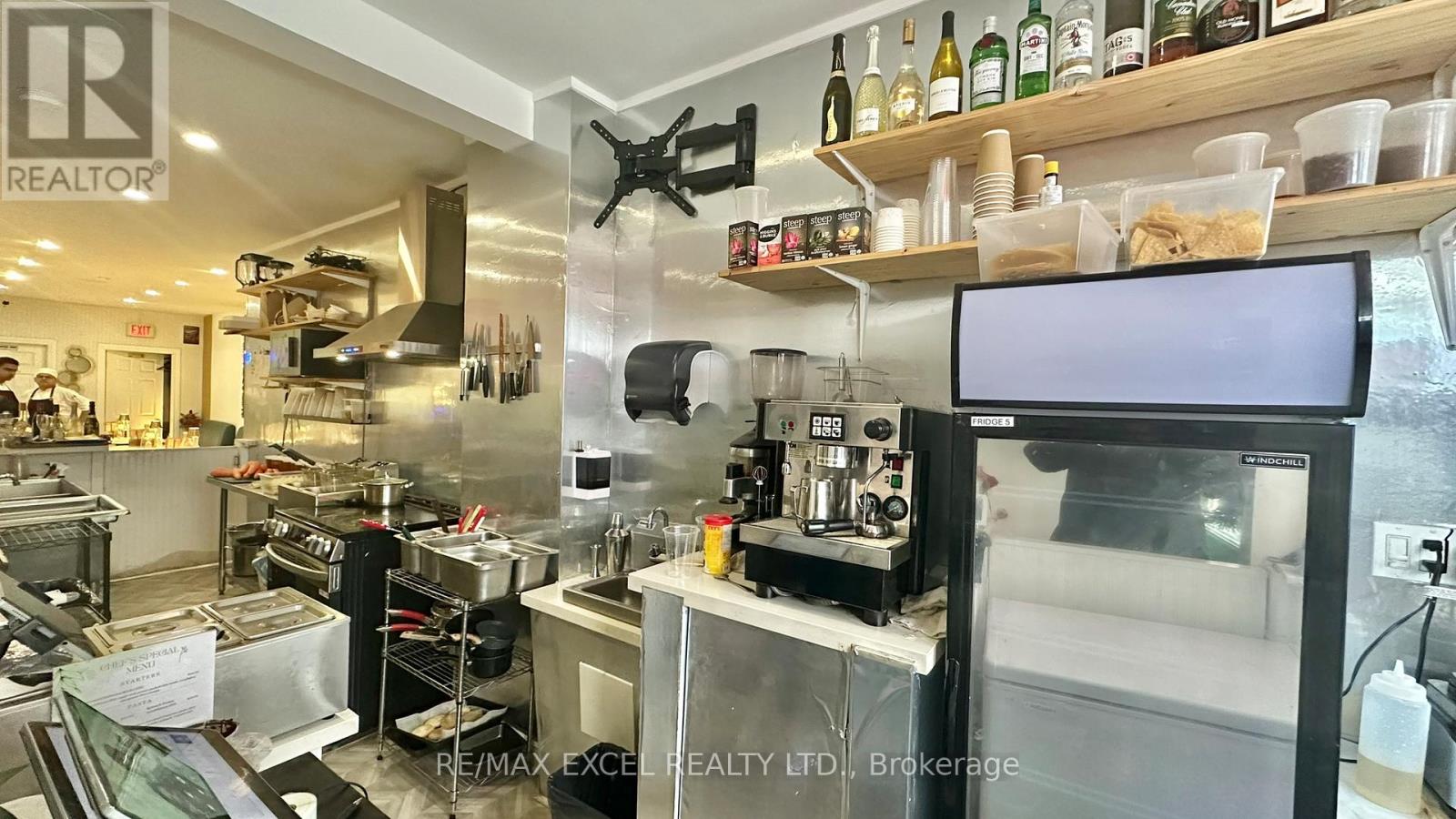 2107 Yonge Street, Toronto (Yonge-Eglinton), Ontario  M4S 2A4 - Photo 4 - C12825860