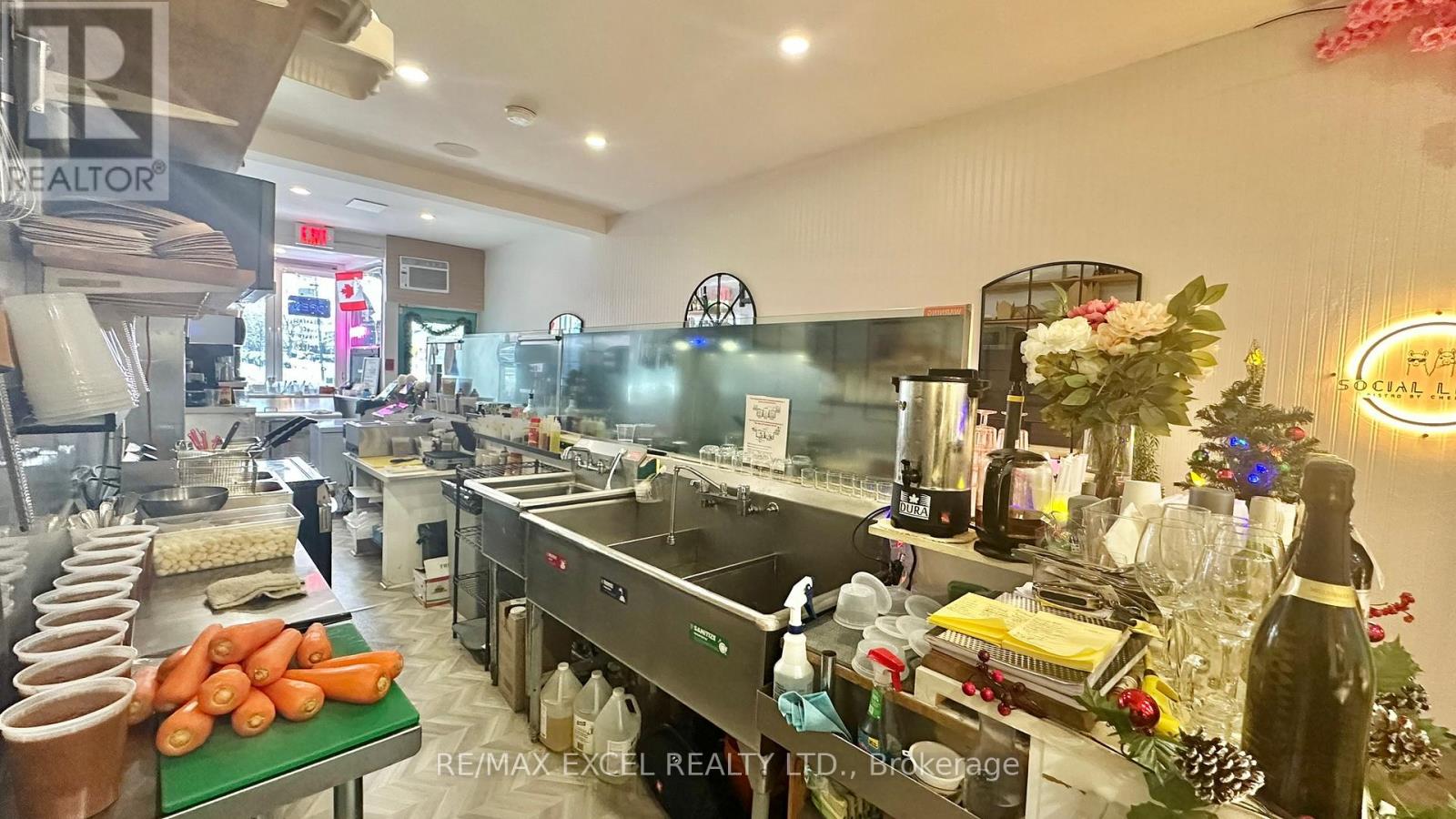 2107 Yonge Street, Toronto (Yonge-Eglinton), Ontario  M4S 2A4 - Photo 7 - C12825860