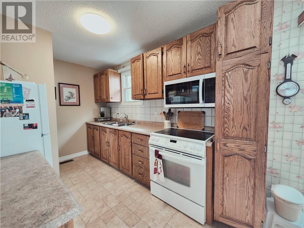 185 Eva Street, Hanmer, Ontario  P3P 1M4 - Photo 2 - 2126610