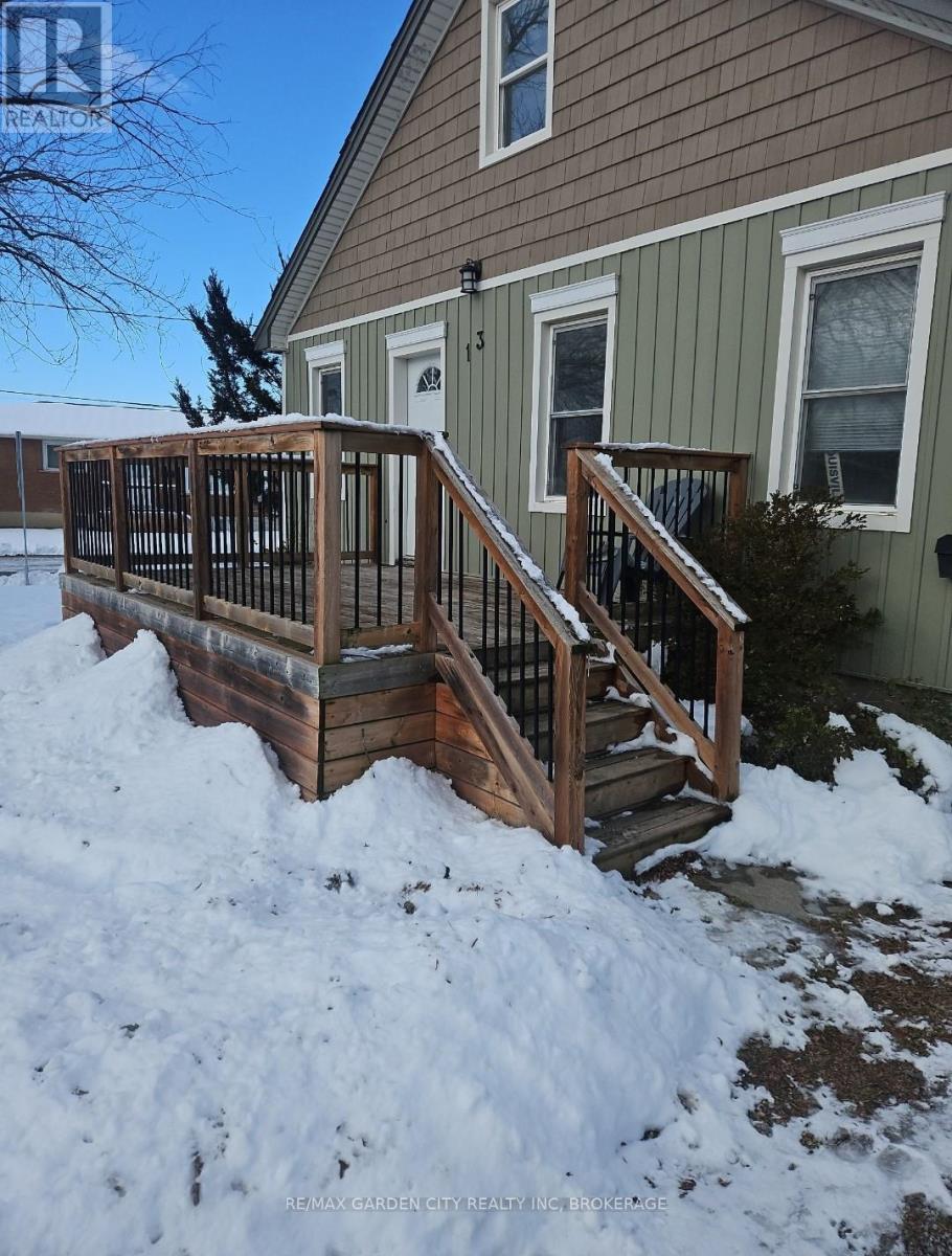 13 Rockwood Avenue, St. Catharines, Ontario  L2P 1E4 - Photo 13 - X12820832