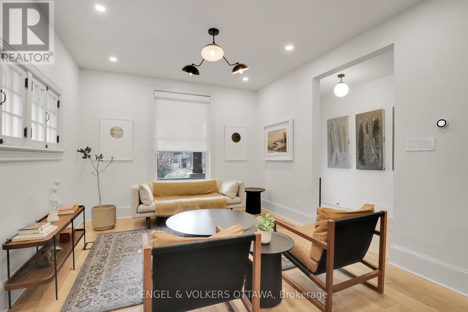 597 Maclaren Street, Ottawa, Ontario  K1R 5K8 - Photo 4 - X12804354