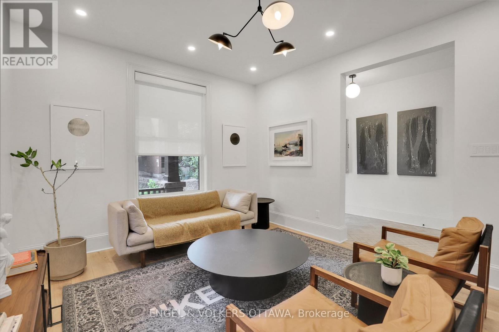 597 Maclaren Street, Ottawa, Ontario  K1R 5K8 - Photo 5 - X12804354