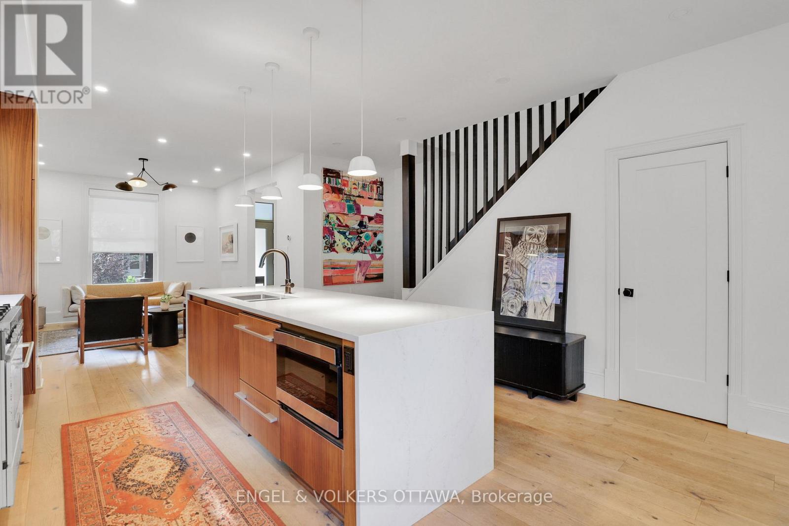 597 Maclaren Street, Ottawa, Ontario  K1R 5K8 - Photo 9 - X12804354