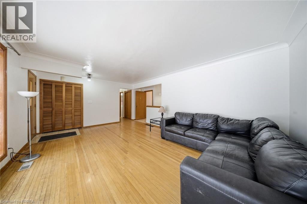 247 Memorial Drive, Brantford, Ontario  N3R 5T2 - Photo 11 - 40805448