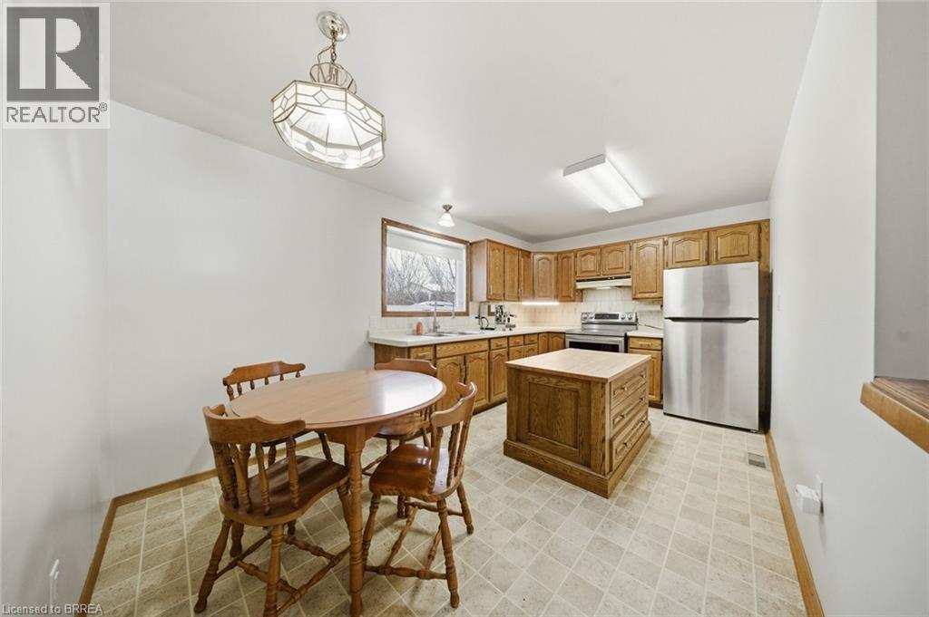 247 Memorial Drive, Brantford, Ontario  N3R 5T2 - Photo 13 - 40805448