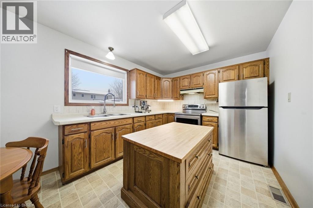 247 Memorial Drive, Brantford, Ontario  N3R 5T2 - Photo 18 - 40805448