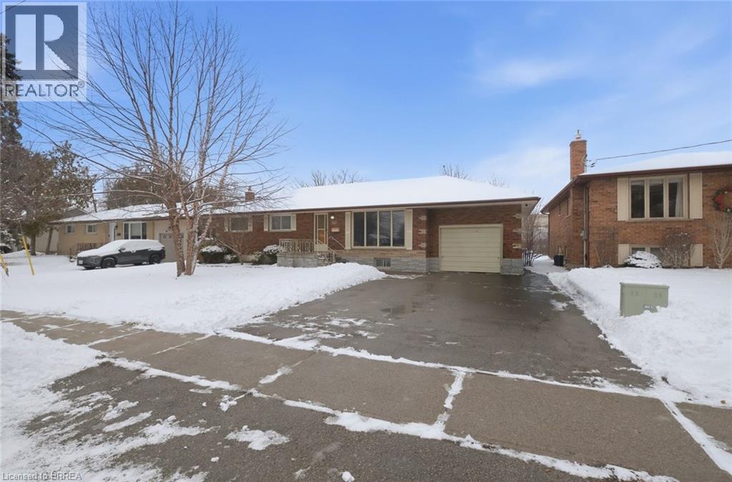 247 Memorial Drive, Brantford, Ontario  N3R 5T2 - Photo 2 - 40805448