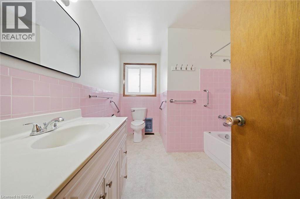 247 Memorial Drive, Brantford, Ontario  N3R 5T2 - Photo 21 - 40805448