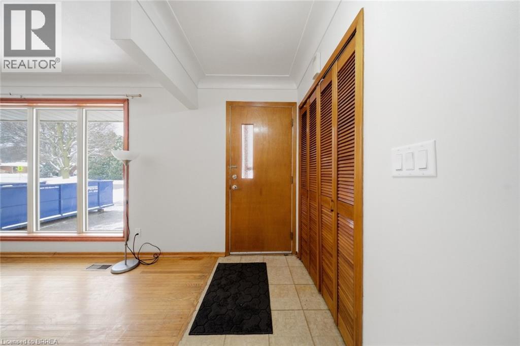 247 Memorial Drive, Brantford, Ontario  N3R 5T2 - Photo 9 - 40805448