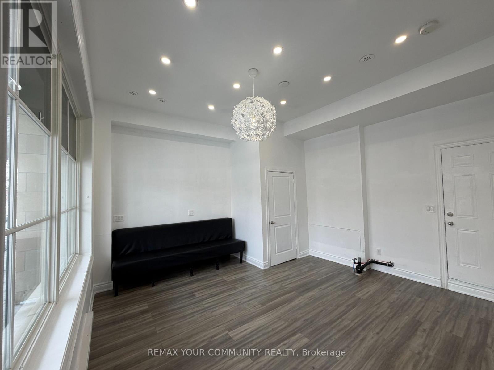 4 - 10060 KEELE STREET, Vaughan, Ontario