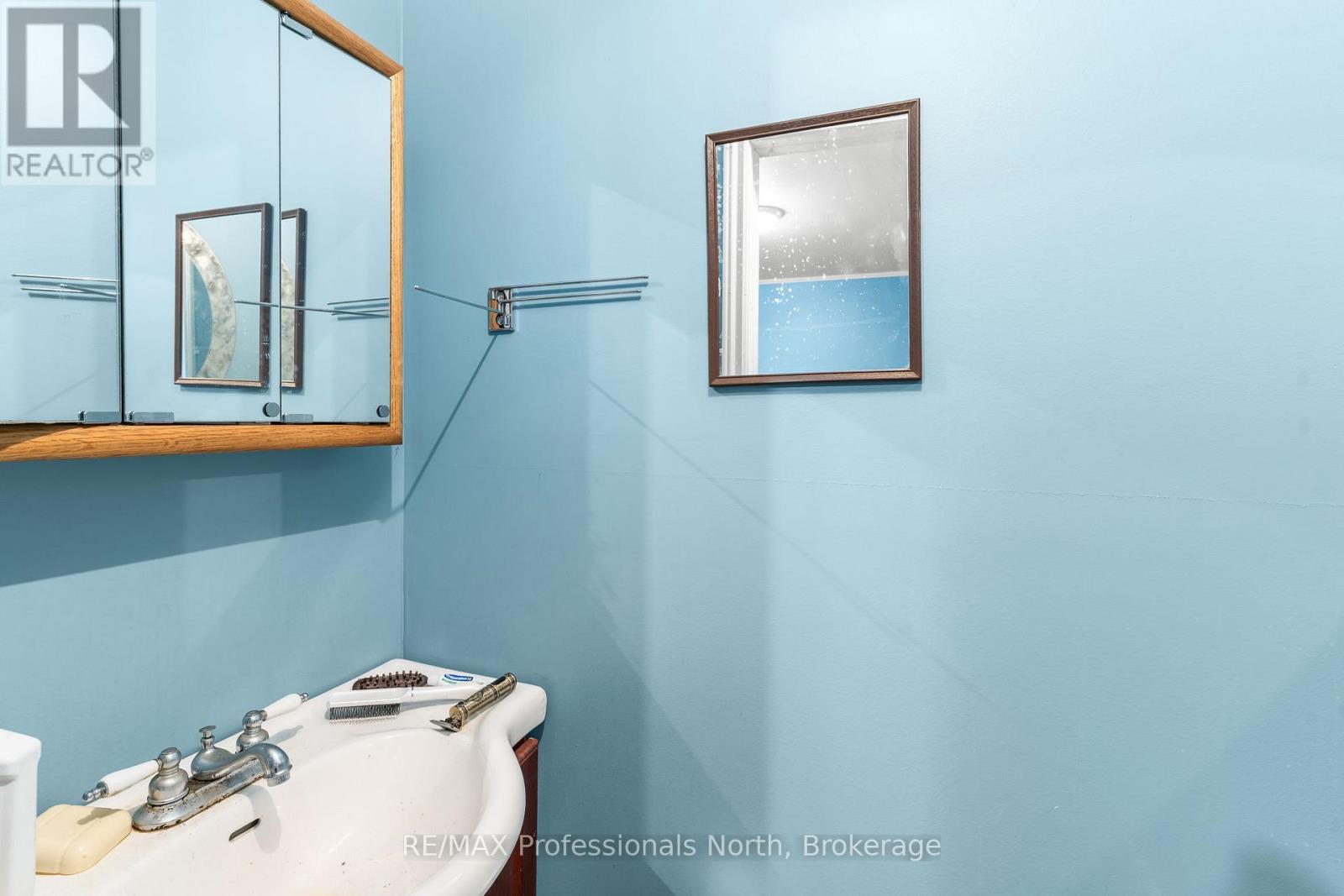 2179 South Lake Road, Minden Hills, Ontario K0M 2K0 - Photo 18 - X12825938