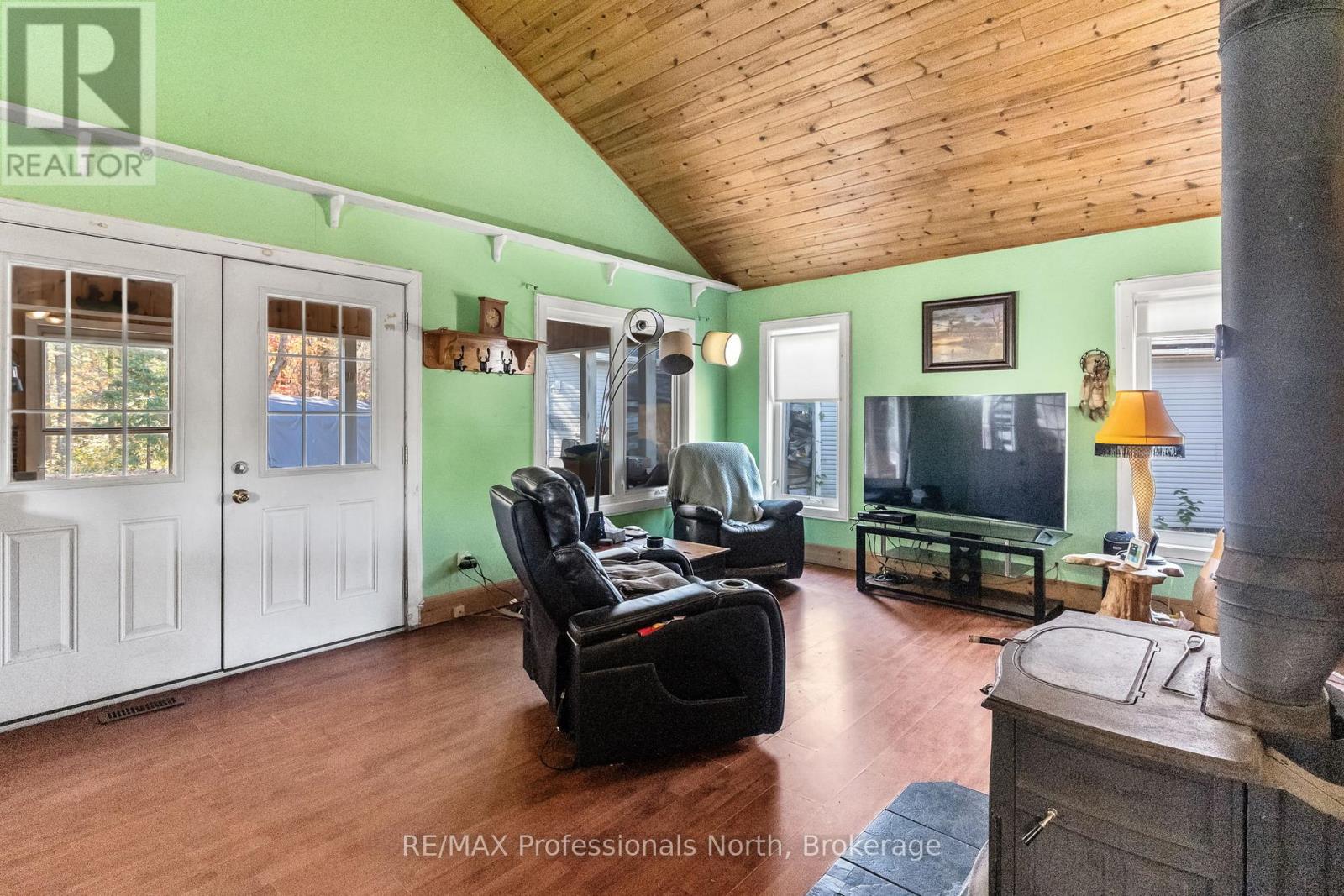 2179 South Lake Road, Minden Hills, Ontario K0M 2K0 - Photo 5 - X12825938