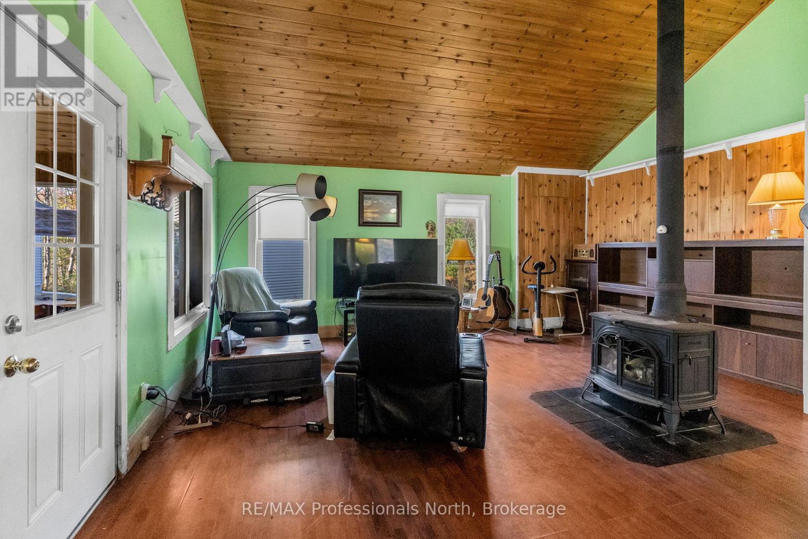 2179 South Lake Road, Minden Hills, Ontario K0M 2K0 - Photo 6 - X12825938