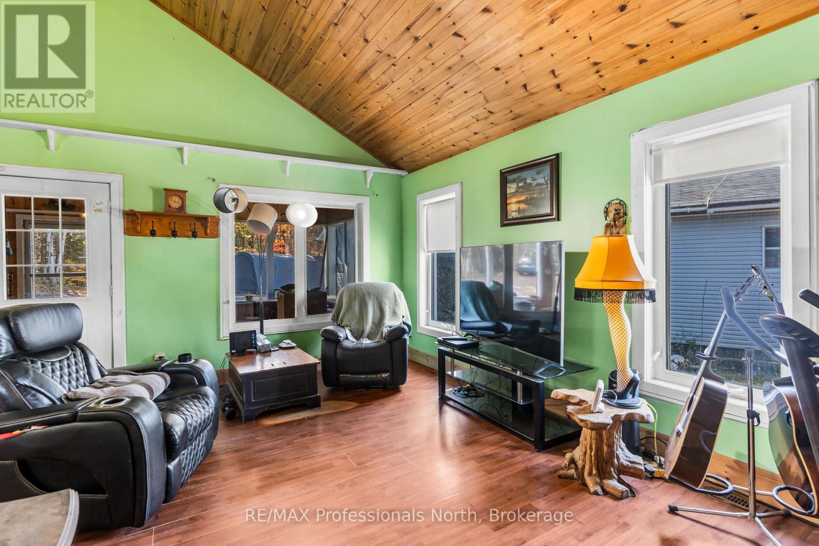 2179 South Lake Road, Minden Hills, Ontario K0M 2K0 - Photo 9 - X12825938