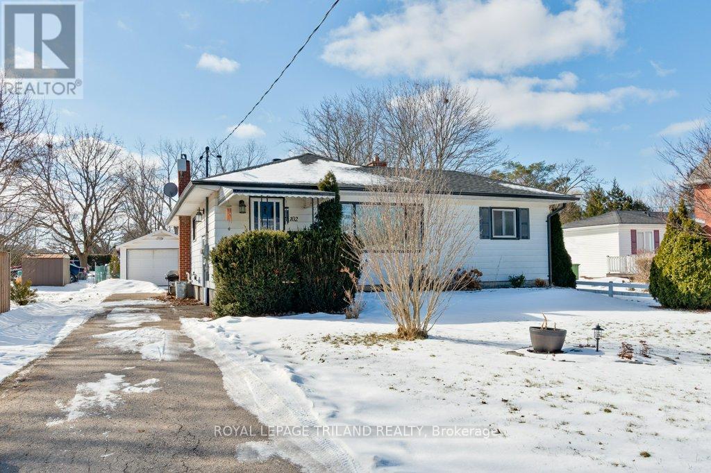 102 Steele Street, St. Thomas, Ontario  N5R 2Y5 - Photo 2 - X12825930