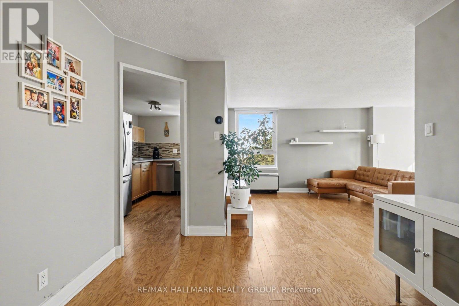 616 - 80 Sandcastle Drive, Ottawa, Ontario  K2H 9E7 - Photo 4 - X12825878