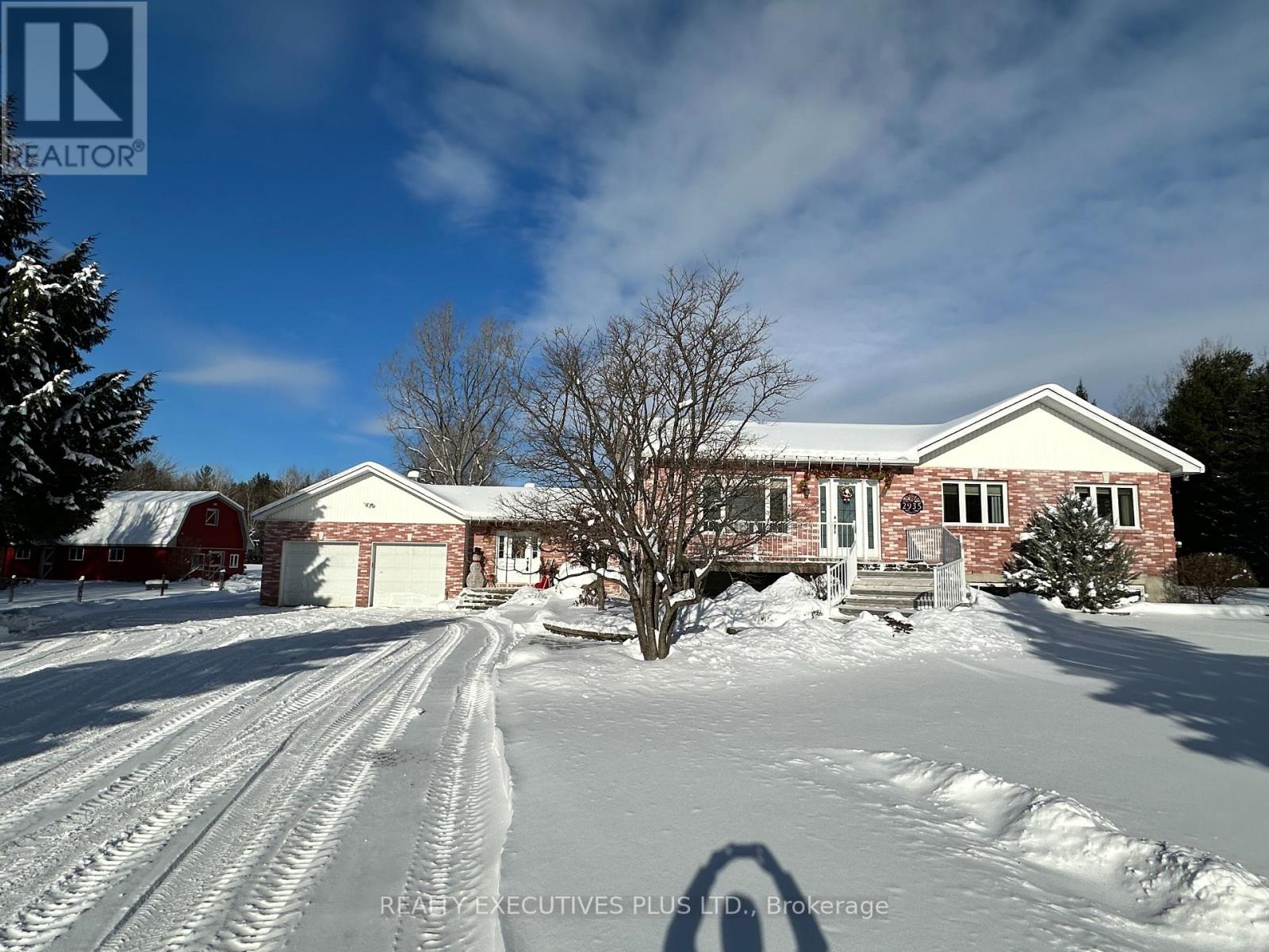 2935 Baseline Road, Clarence-Rockland, Ontario  K0A 3N0 - Photo 1 - X12825906