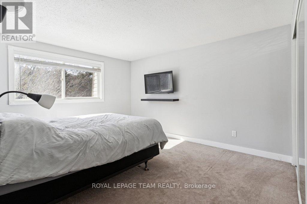109 - 15b Forester Crescent, Ottawa, Ontario  K2H 8Y1 - Photo 17 - X12825952