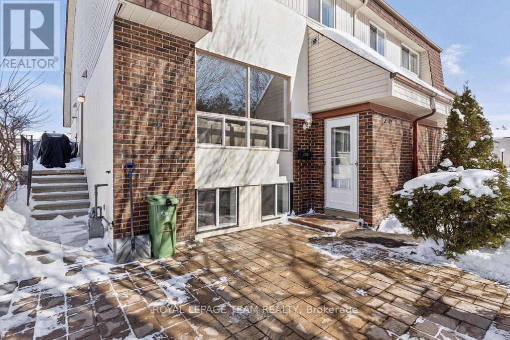 109 - 15b Forester Crescent, Ottawa, Ontario  K2H 8Y1 - Photo 2 - X12825952