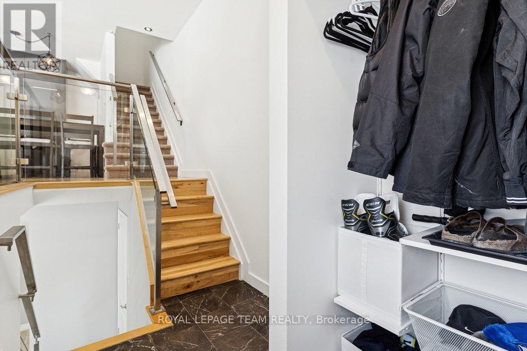 109 - 15b Forester Crescent, Ottawa, Ontario  K2H 8Y1 - Photo 3 - X12825952