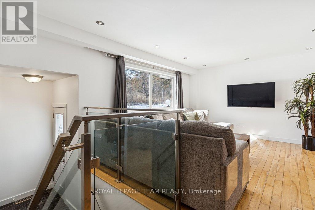 109 - 15b Forester Crescent, Ottawa, Ontario  K2H 8Y1 - Photo 4 - X12825952