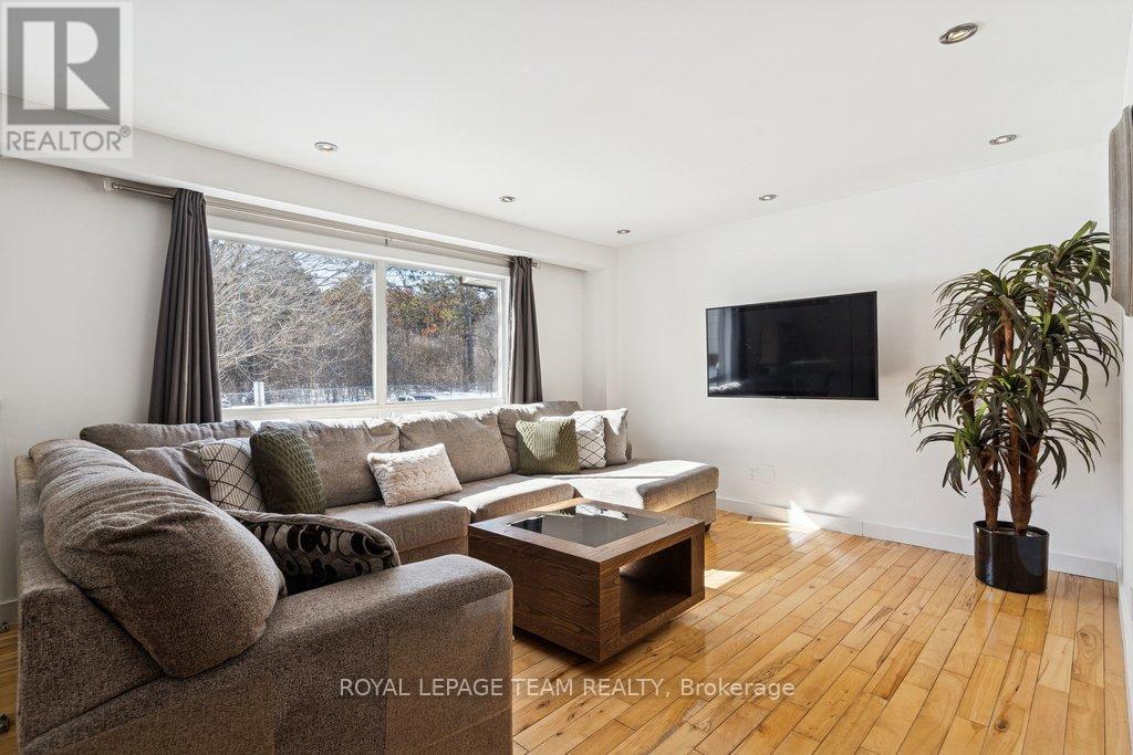 109 - 15b Forester Crescent, Ottawa, Ontario  K2H 8Y1 - Photo 5 - X12825952