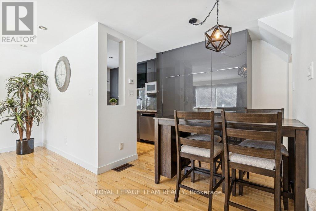 109 - 15b Forester Crescent, Ottawa, Ontario  K2H 8Y1 - Photo 9 - X12825952