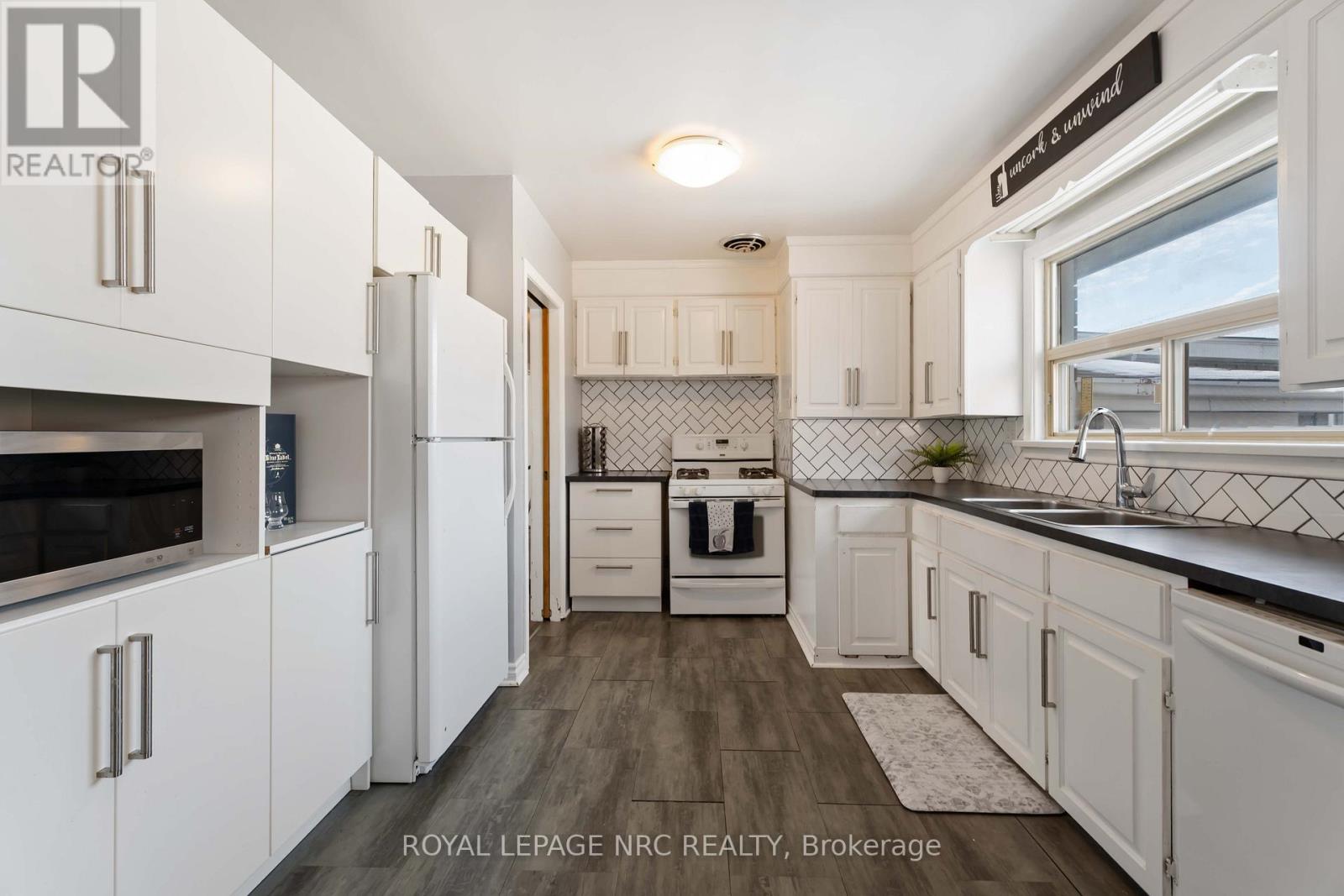 27 Barron Street, Welland, Ontario  L3C 2K4 - Photo 15 - X12825934