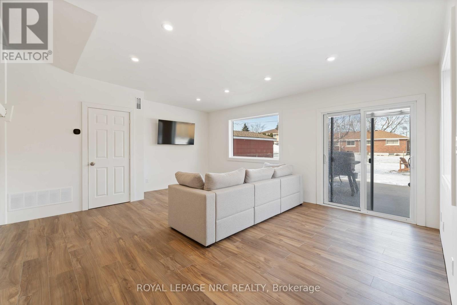 27 Barron Street, Welland, Ontario  L3C 2K4 - Photo 17 - X12825934