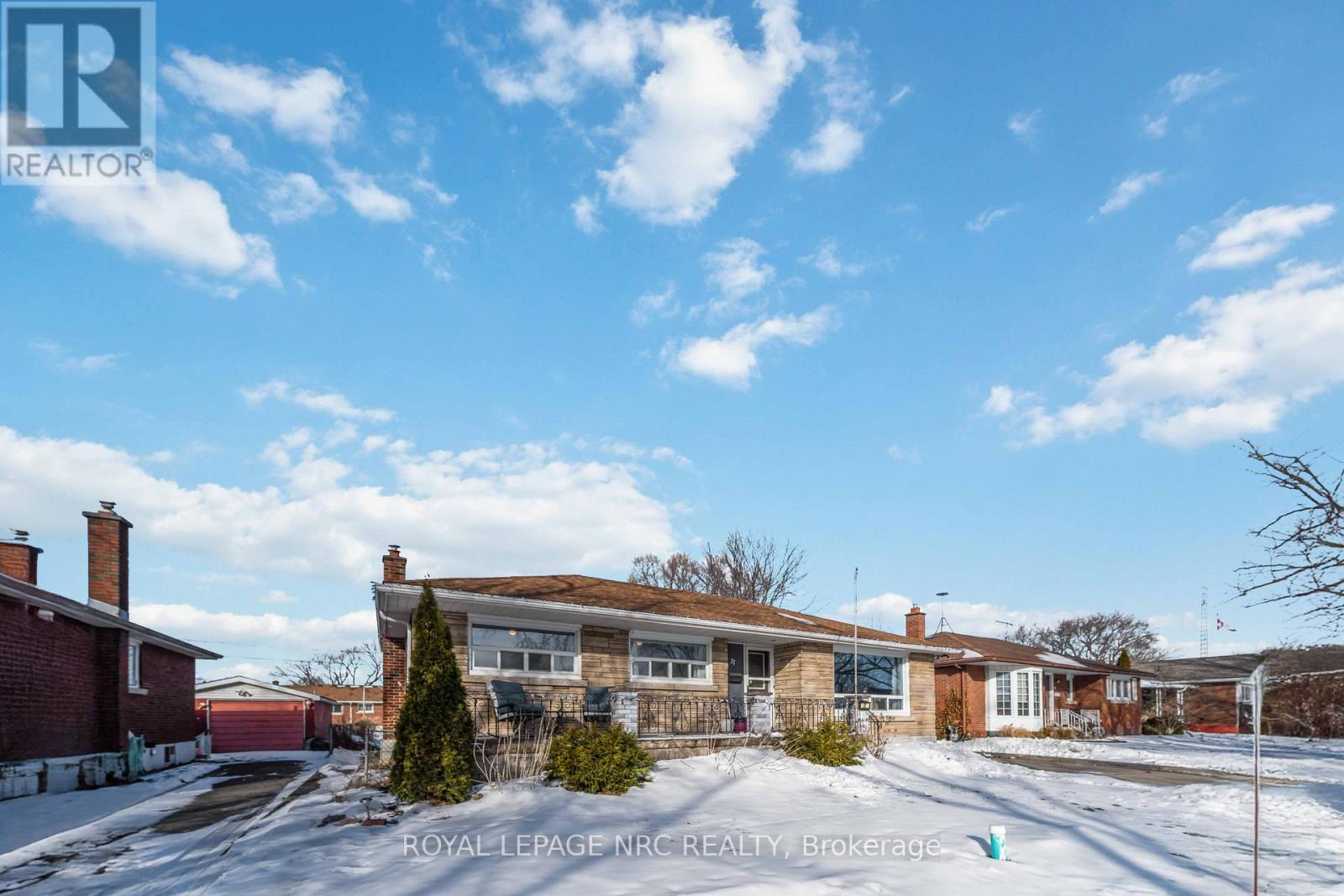 27 Barron Street, Welland, Ontario  L3C 2K4 - Photo 2 - X12825934