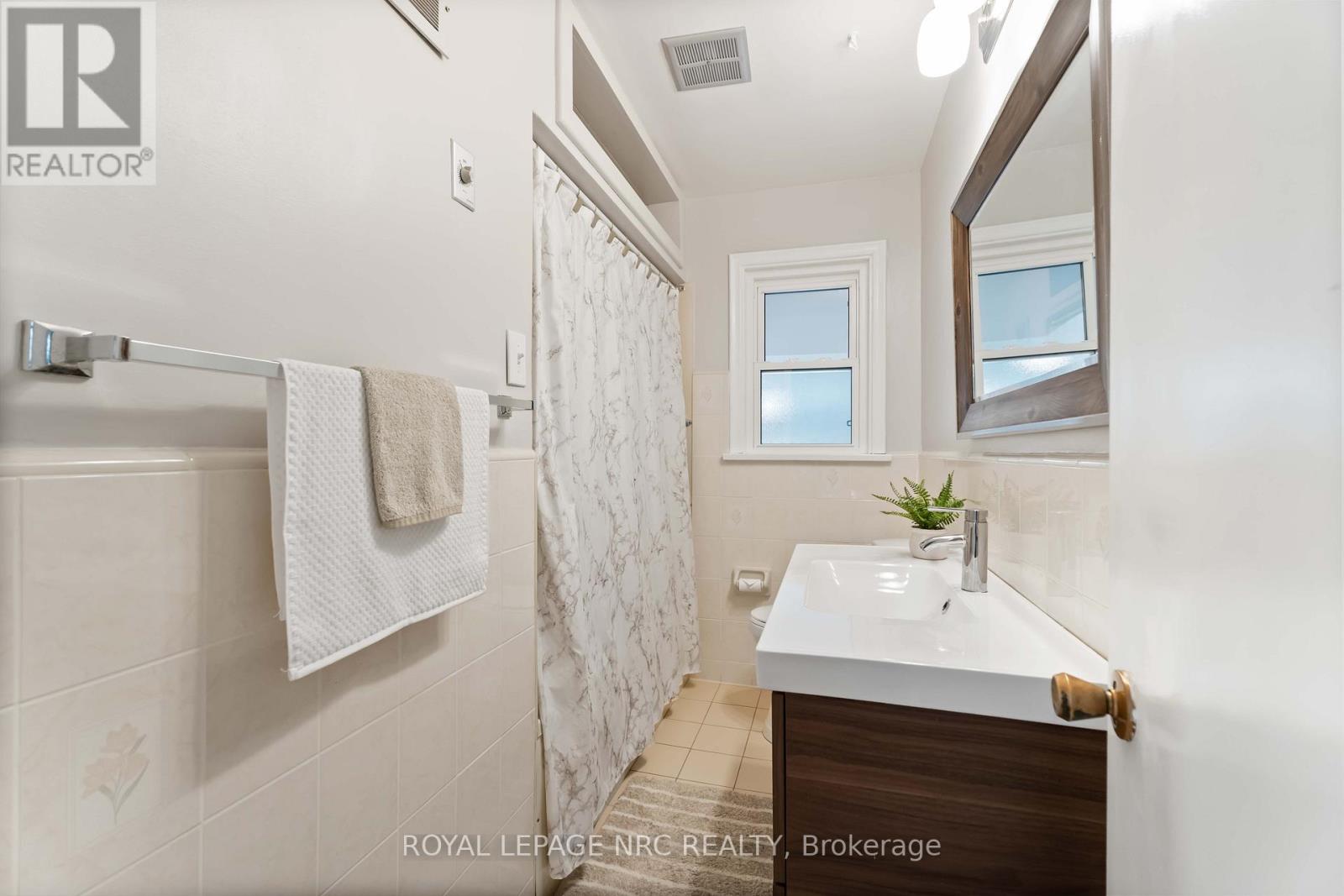 27 Barron Street, Welland, Ontario  L3C 2K4 - Photo 26 - X12825934