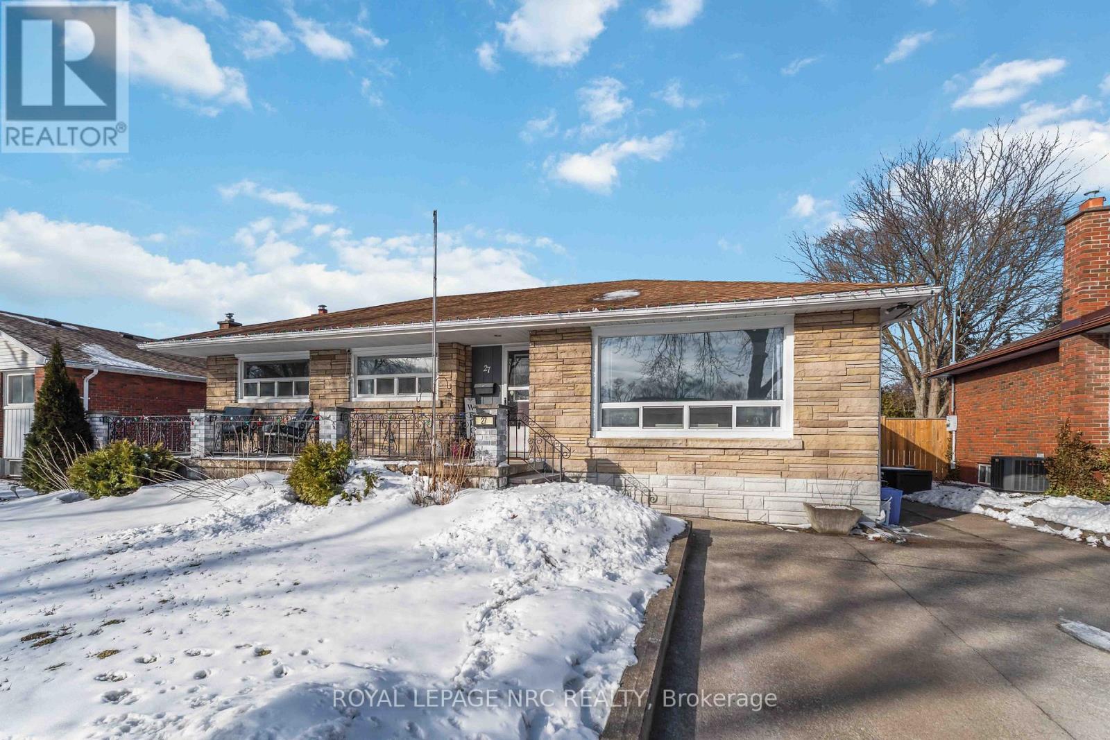 27 Barron Street, Welland, Ontario  L3C 2K4 - Photo 3 - X12825934