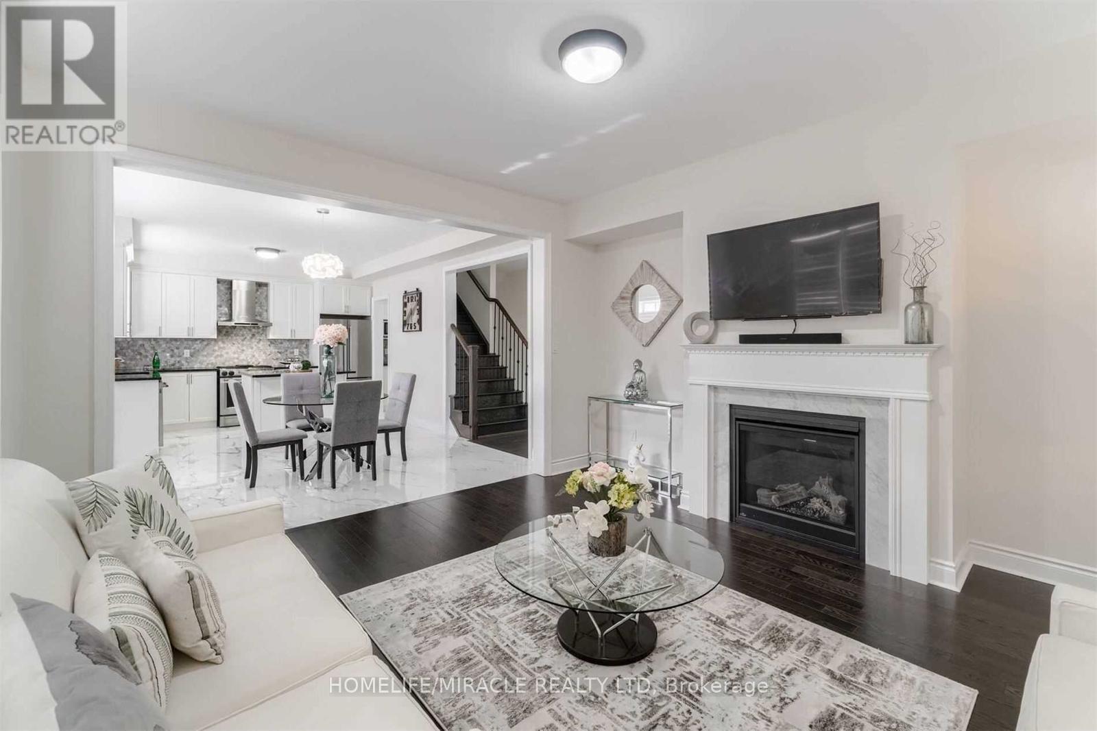 8 Buttonwood Road, Brampton, Ontario  L6P 4J9 - Photo 6 - W12824168