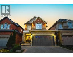 8 MATTEO Trail, Hamilton, Ontario