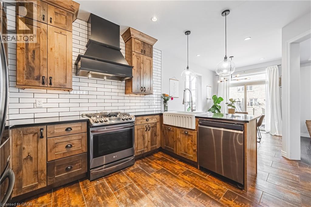 8 Matteo Trail, Hamilton, Ontario  L9B 0E8 - Photo 3 - 40784313