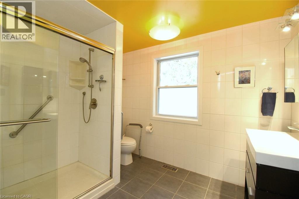 25 Bond Street S, Dundas, Ontario  L9H 3H2 - Photo 30 - 40807899