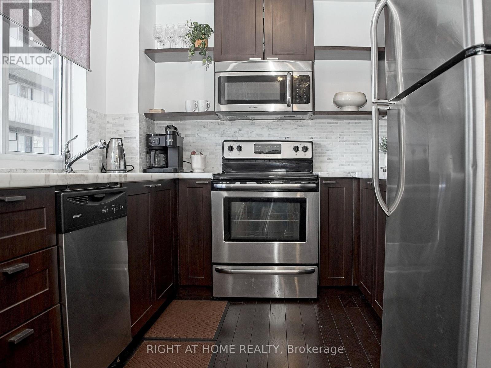 1606 - 35 Hayden Street, Toronto, Ontario  M4Y 3C3 - Photo 10 - C12825918