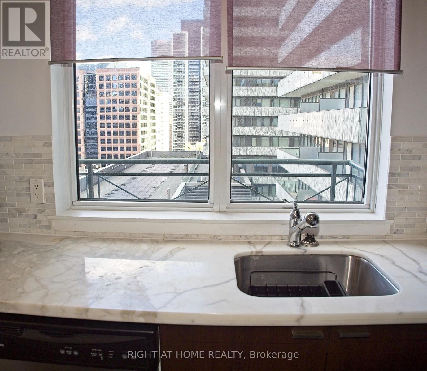 1606 - 35 Hayden Street, Toronto, Ontario  M4Y 3C3 - Photo 15 - C12825918
