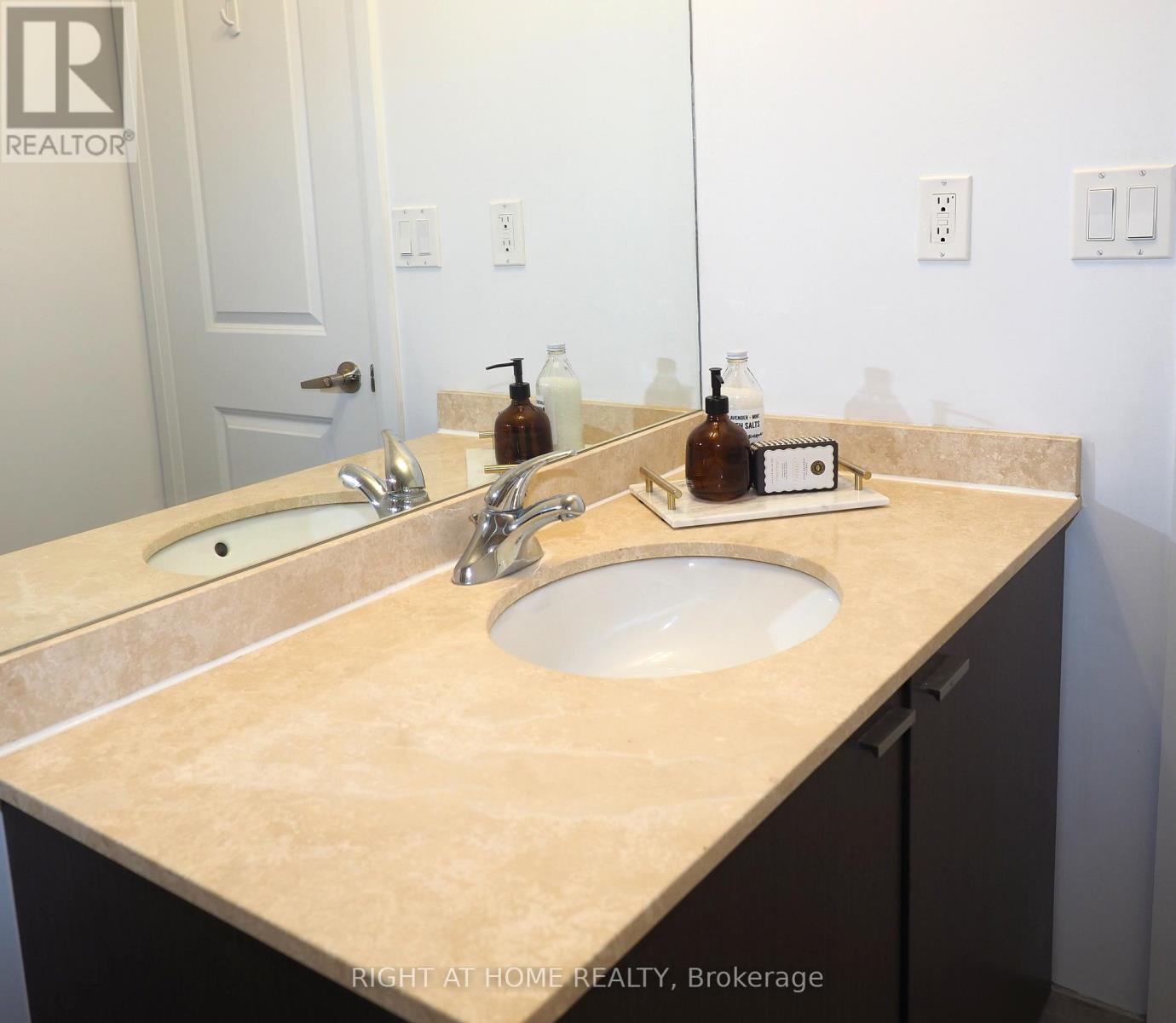 1606 - 35 Hayden Street, Toronto, Ontario  M4Y 3C3 - Photo 30 - C12825918