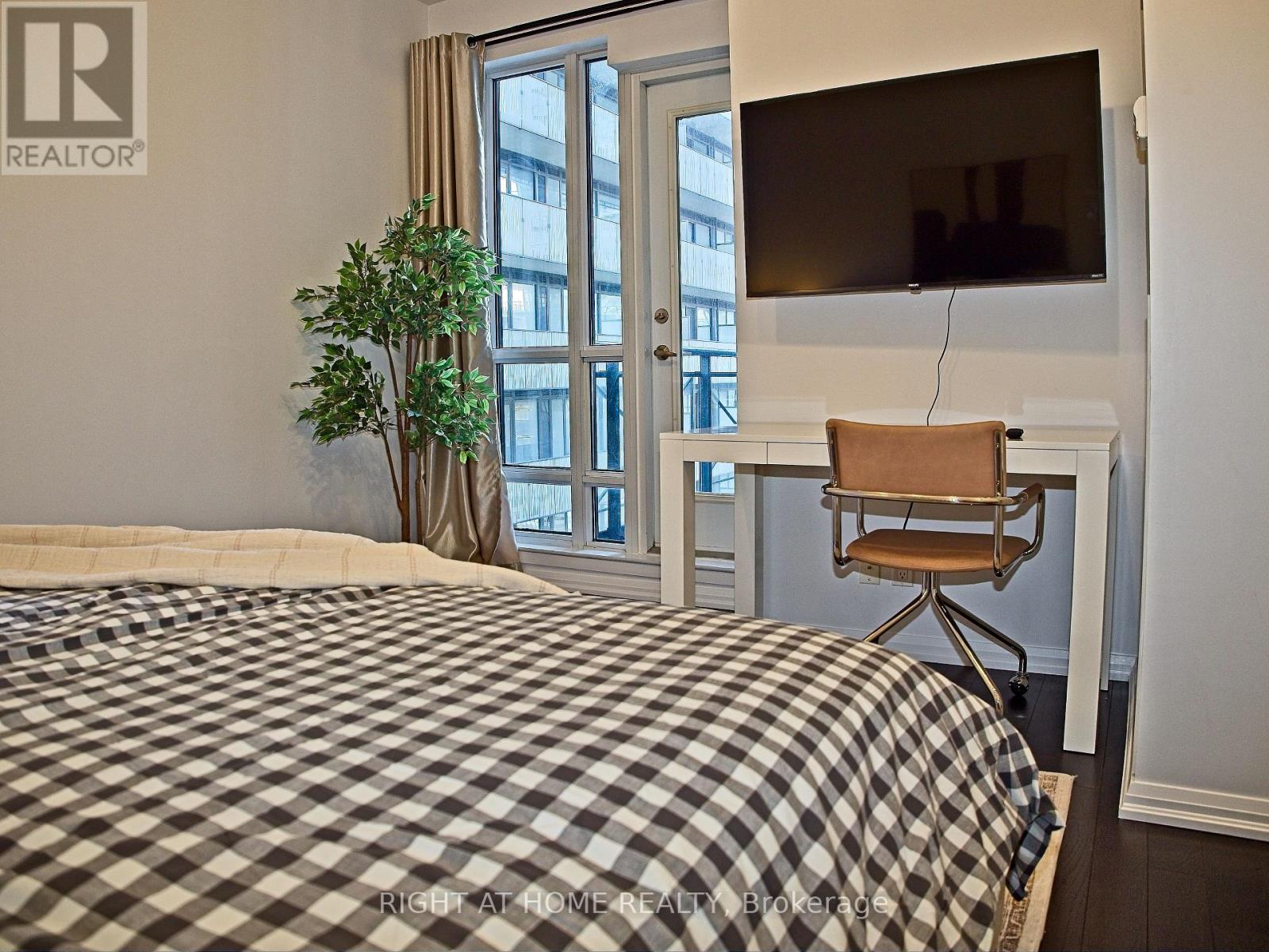 1606 - 35 Hayden Street, Toronto, Ontario  M4Y 3C3 - Photo 4 - C12825918