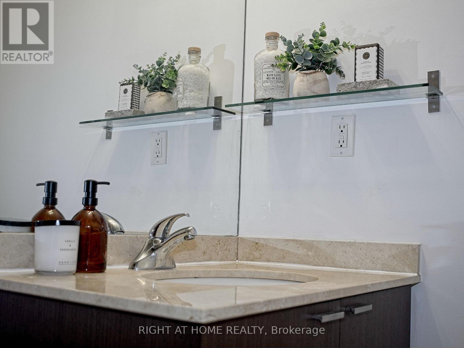 1606 - 35 Hayden Street, Toronto, Ontario  M4Y 3C3 - Photo 6 - C12825918