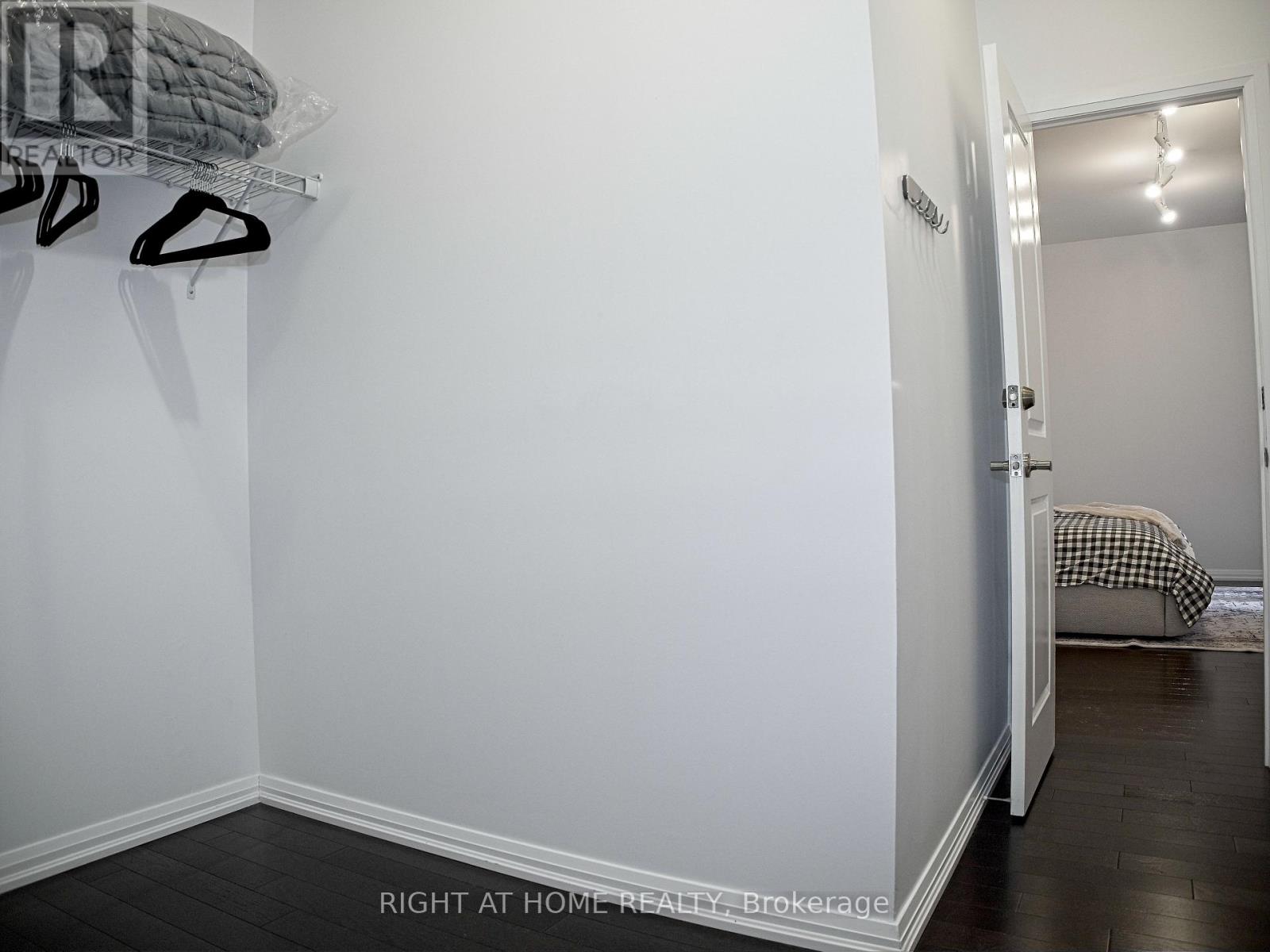 1606 - 35 Hayden Street, Toronto, Ontario  M4Y 3C3 - Photo 8 - C12825918