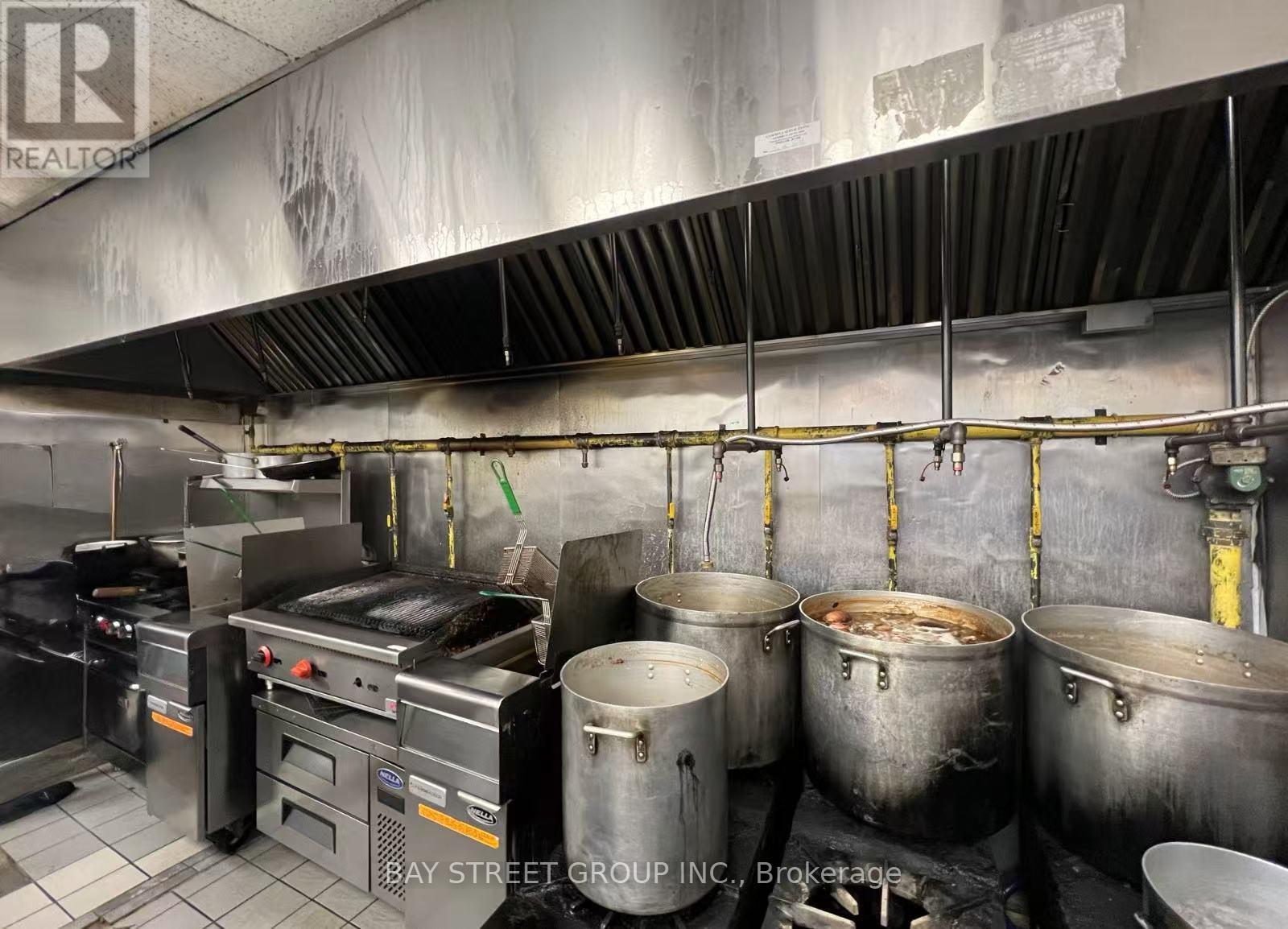 5588 Yonge Street, Toronto, Ontario  M2N 5S2 - Photo 10 - C12825942