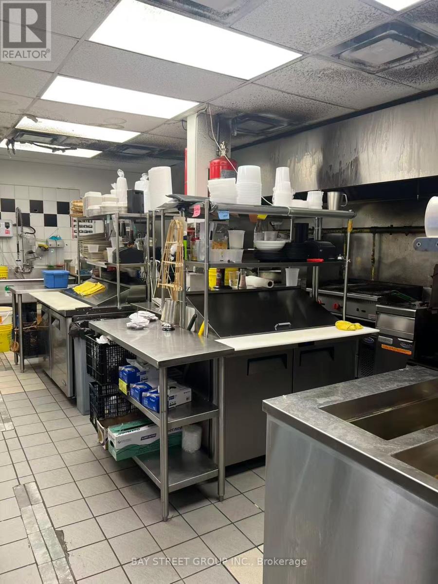 5588 Yonge Street, Toronto, Ontario  M2N 5S2 - Photo 11 - C12825942