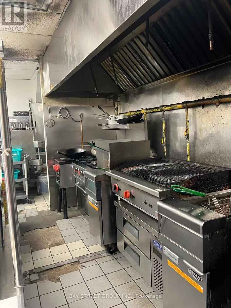 5588 Yonge Street, Toronto, Ontario  M2N 5S2 - Photo 12 - C12825942