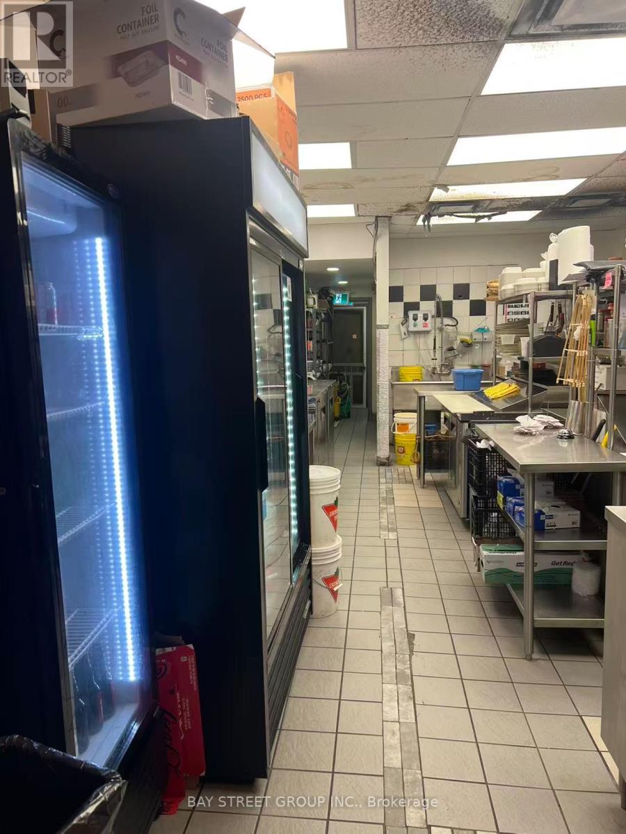 5588 Yonge Street, Toronto, Ontario  M2N 5S2 - Photo 13 - C12825942