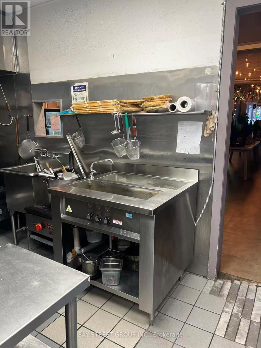 5588 Yonge Street, Toronto, Ontario  M2N 5S2 - Photo 14 - C12825942