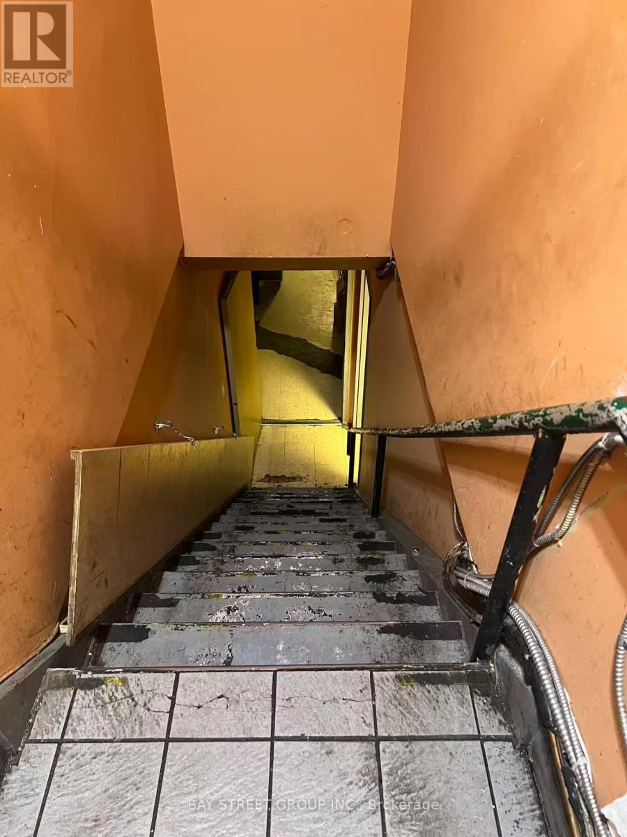 5588 Yonge Street, Toronto, Ontario  M2N 5S2 - Photo 18 - C12825942