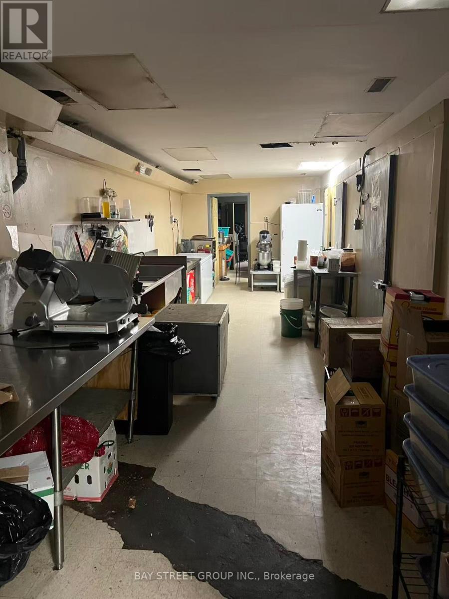 5588 Yonge Street, Toronto, Ontario  M2N 5S2 - Photo 21 - C12825942