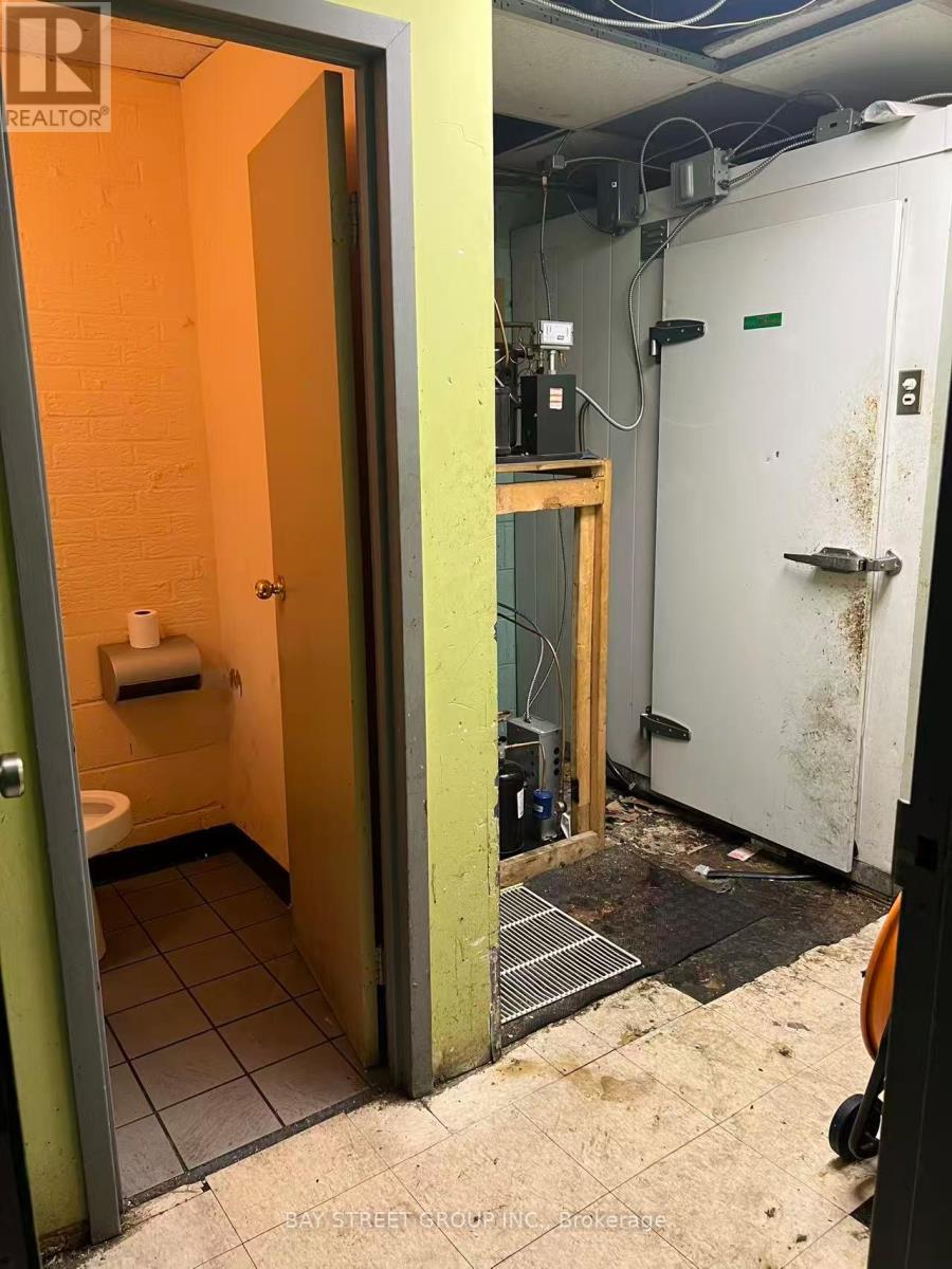 5588 Yonge Street, Toronto, Ontario  M2N 5S2 - Photo 22 - C12825942